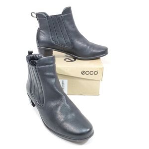 Ecco Pearl Womens 9-9.5 Black Leather Short Boots Slip On 1.5" Block Heel Bootie